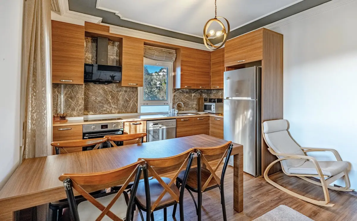 Fitted kitchen
